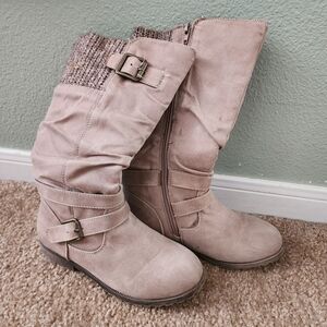 Stylish Kids' Tan Boots with Buckle Detail